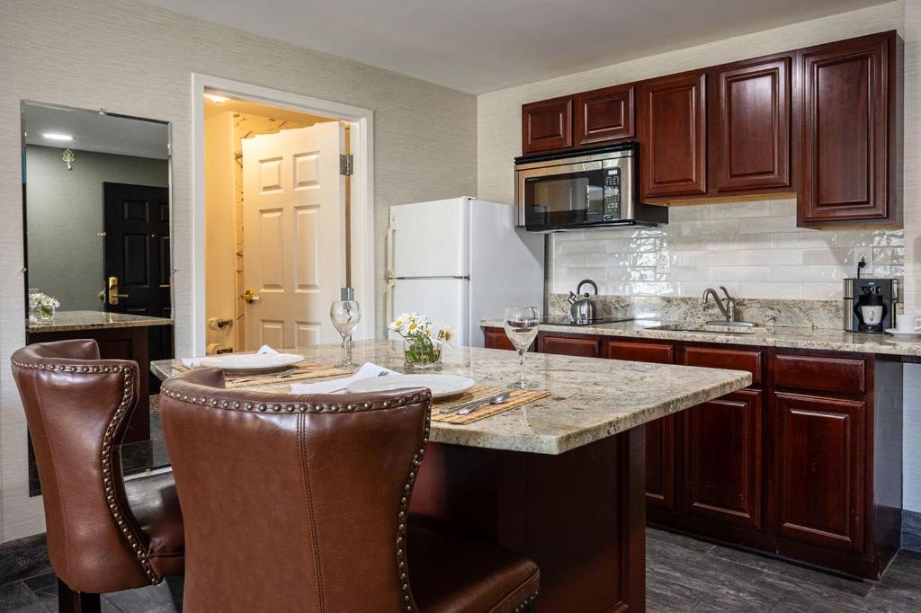 D. Hotel Suites & Spa Holyoke Dış mekan fotoğraf