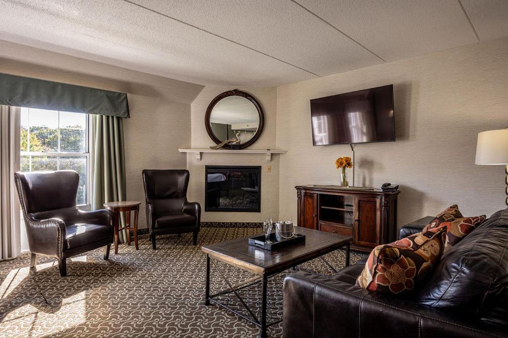 D. Hotel Suites & Spa Holyoke Dış mekan fotoğraf