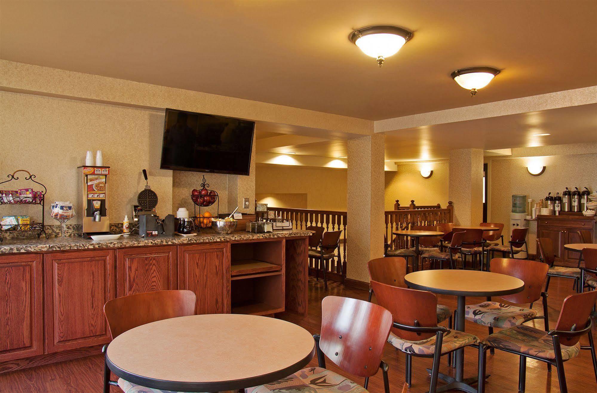 D. Hotel Suites & Spa Holyoke Dış mekan fotoğraf